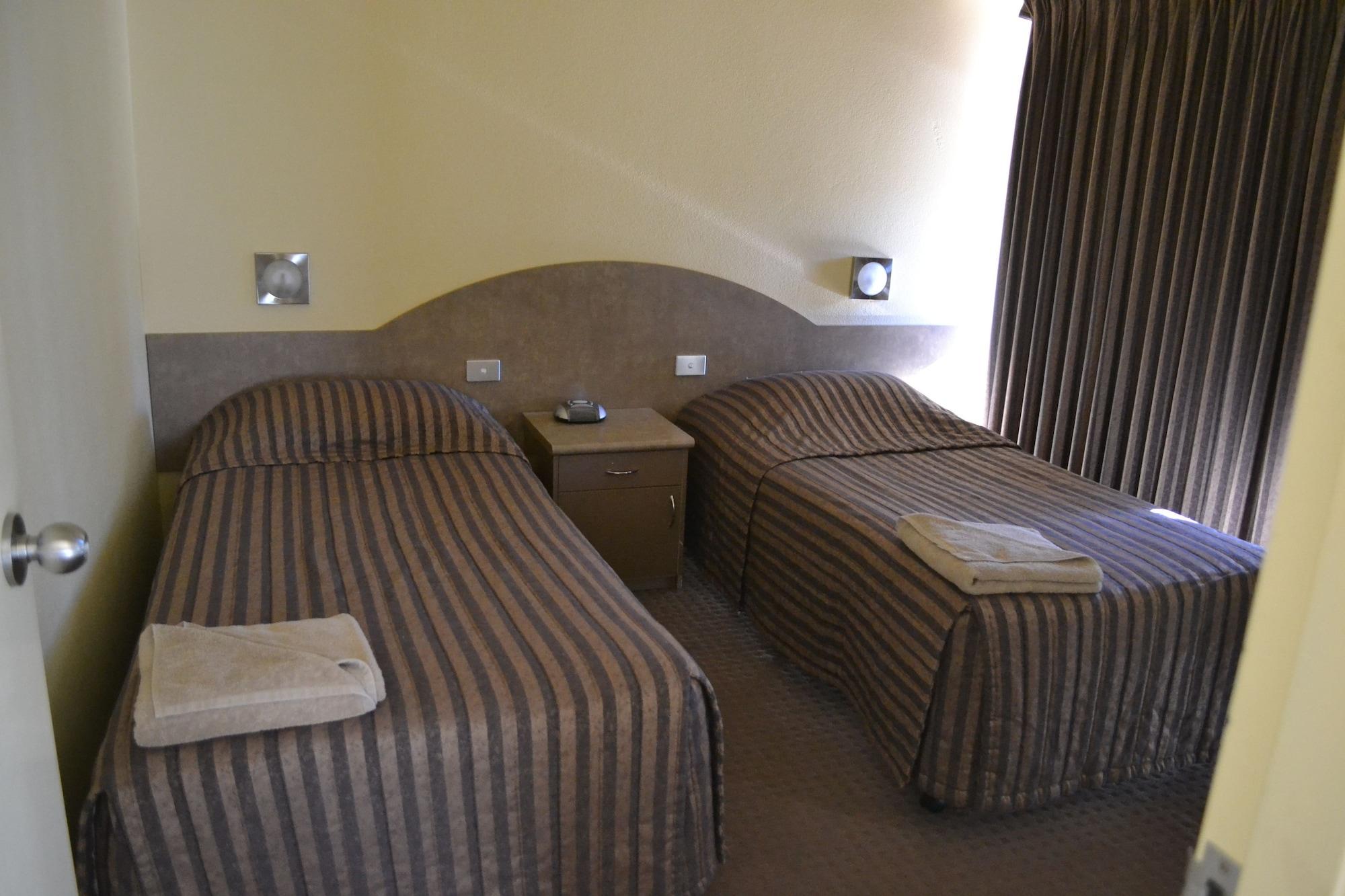 Yarrawonga Mulwala Golf Club Hotel Buitenkant foto A typical motel room