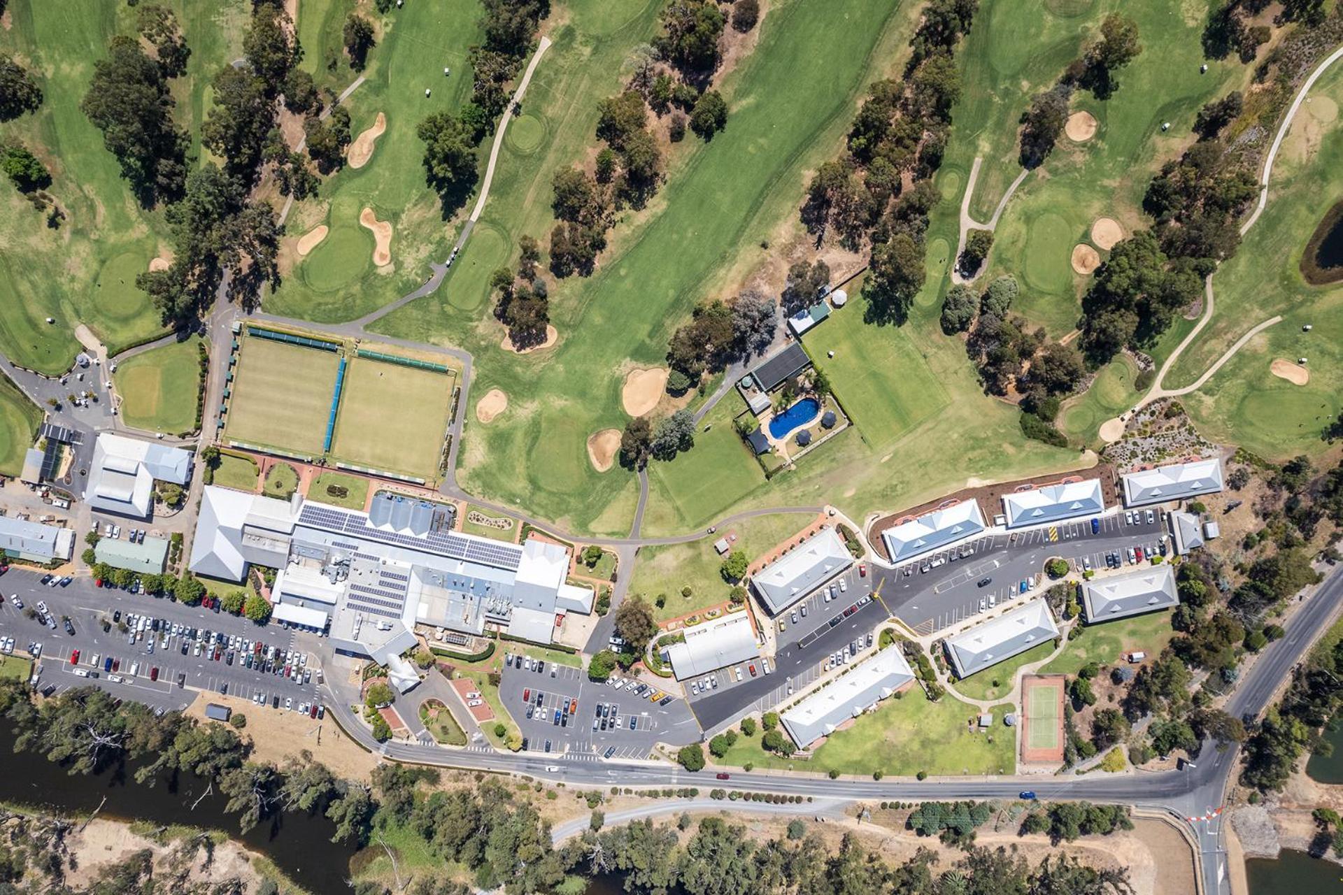 Yarrawonga Mulwala Golf Club Hotel Buitenkant foto Aerial view of the school