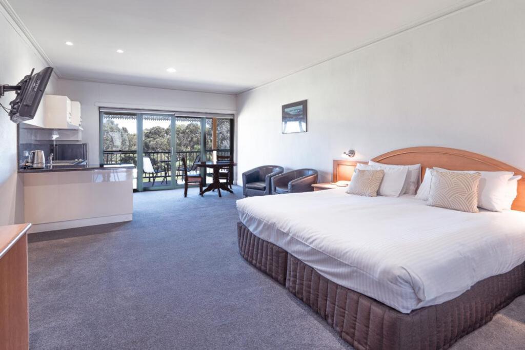 Yarrawonga Mulwala Golf Club Hotel Buitenkant foto Studio