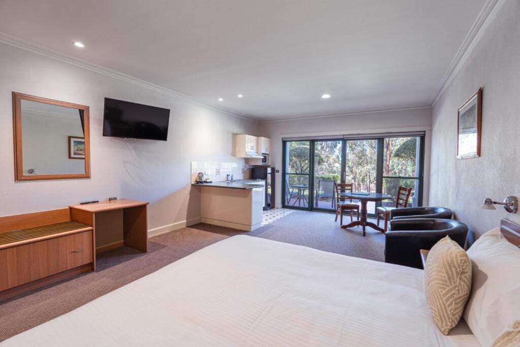 Yarrawonga Mulwala Golf Club Hotel Buitenkant foto Studio Suite