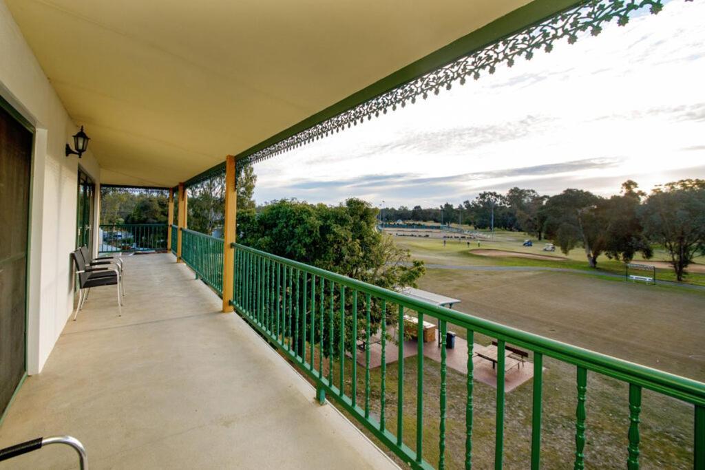 Yarrawonga Mulwala Golf Club Hotel Buitenkant foto A balcony at the Adelaide Oval