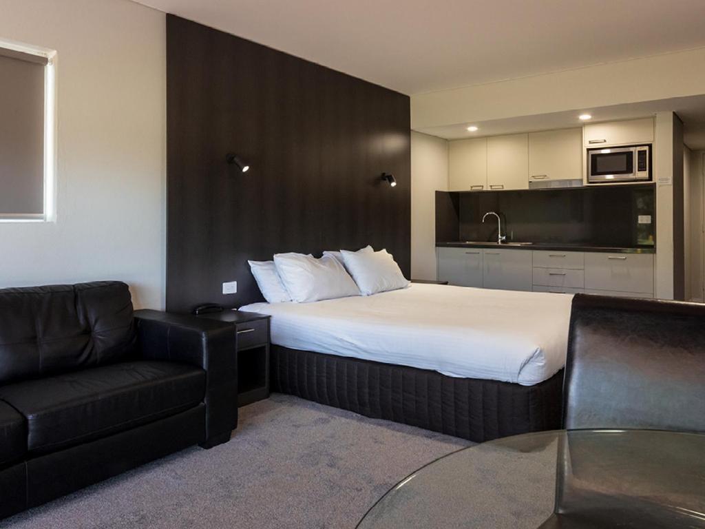 Yarrawonga Mulwala Golf Club Hotel Buitenkant foto Studio apartment