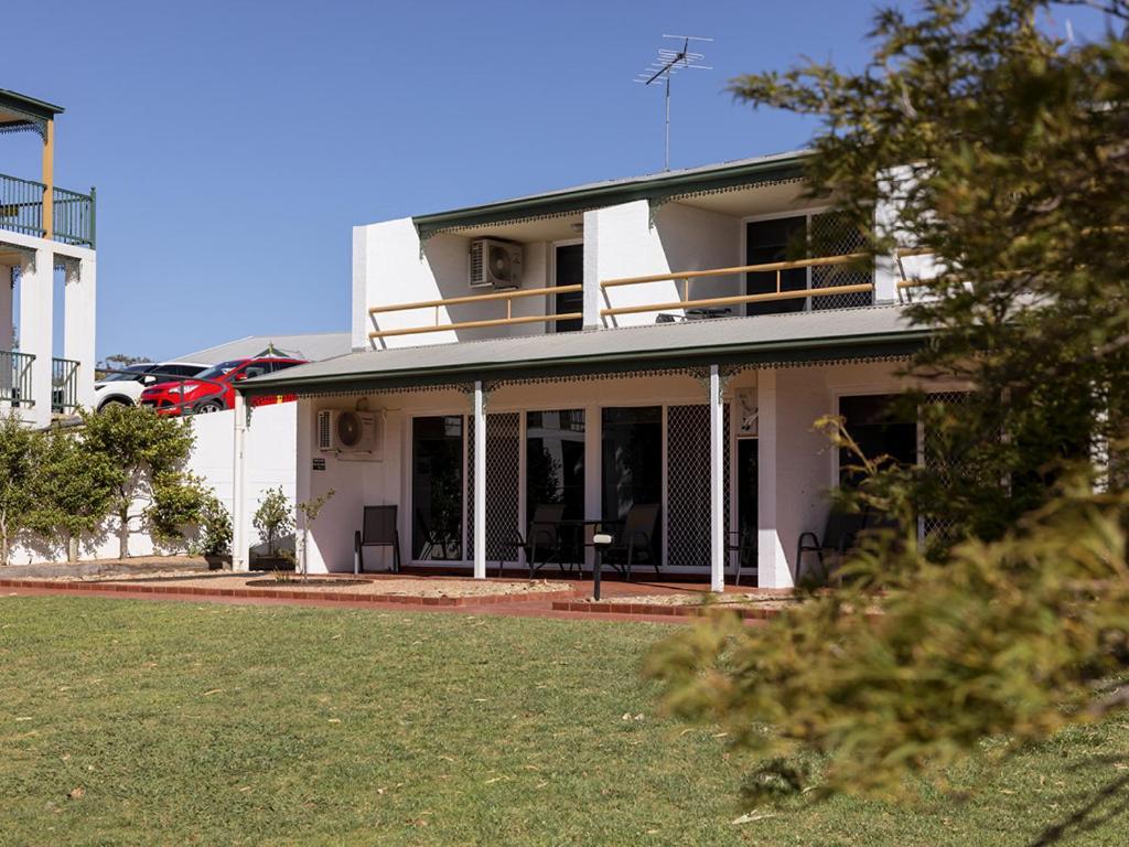 Yarrawonga Mulwala Golf Club Hotel Buitenkant foto The house at 1001 North Beach Road, Esperance, Western Australia