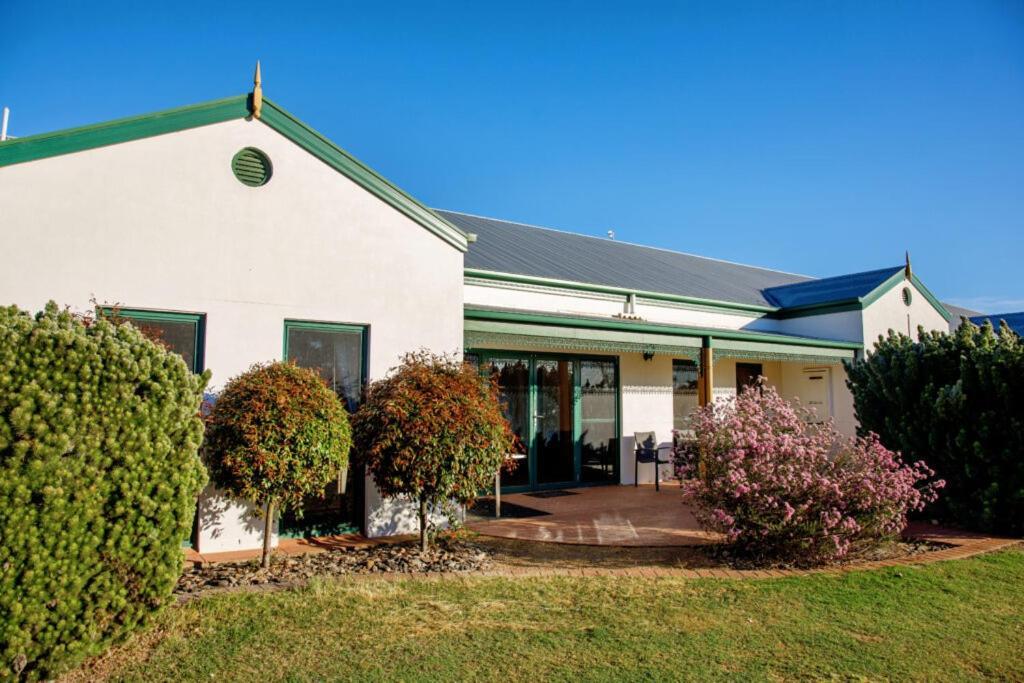 Yarrawonga Mulwala Golf Club Hotel Buitenkant foto The house in 2011