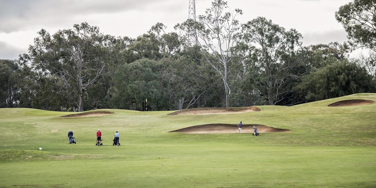 Yarrawonga Mulwala Golf Club Hotel Buitenkant foto Golfers at the 2011 Australian PGA Championship