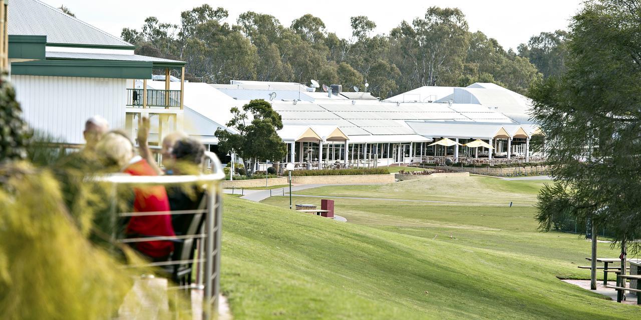 Yarrawonga Mulwala Golf Club Hotel Buitenkant foto The clubhouse at the Adelaide Oval