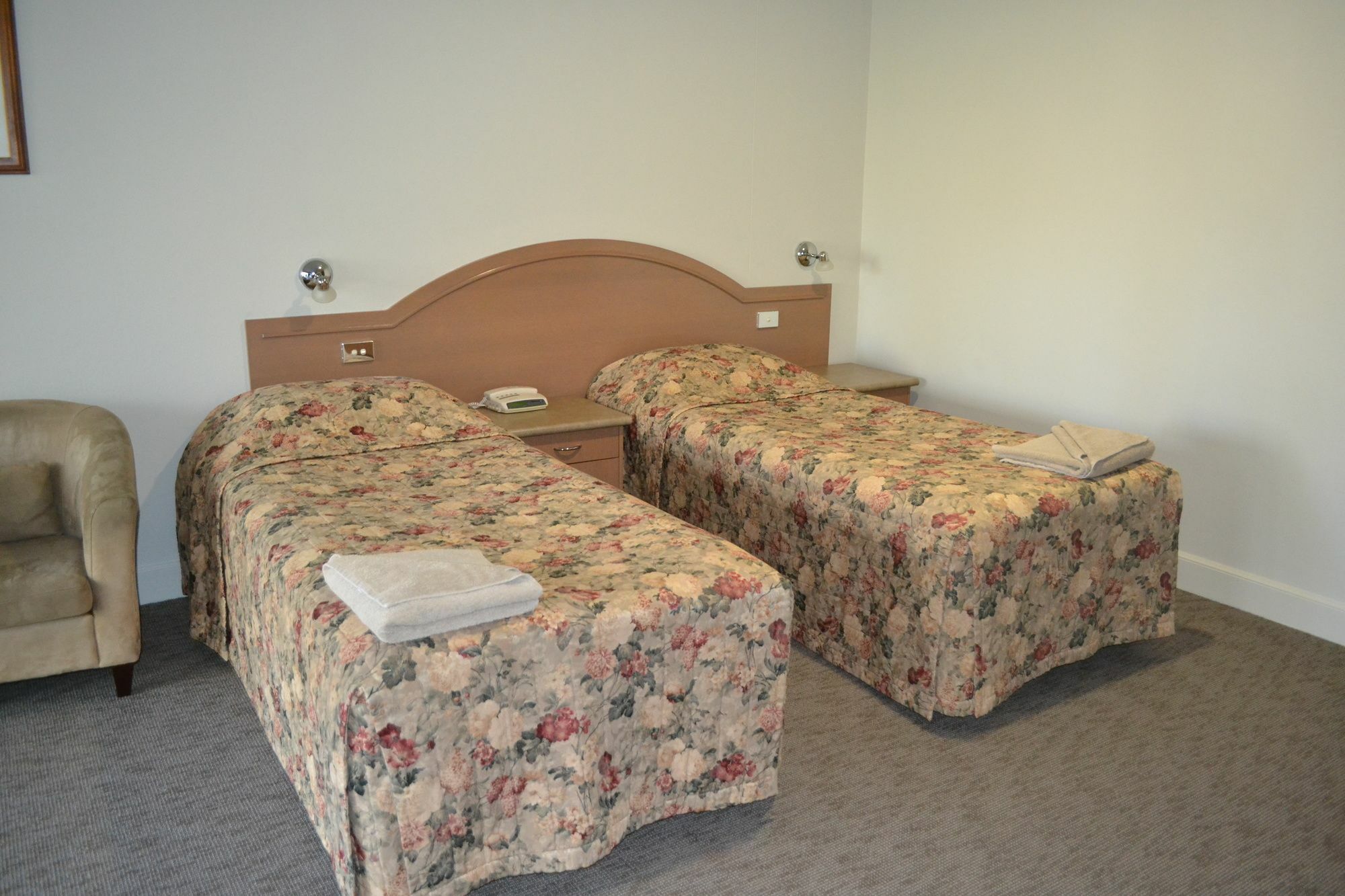 Yarrawonga Mulwala Golf Club Hotel Buitenkant foto A room at the hotel