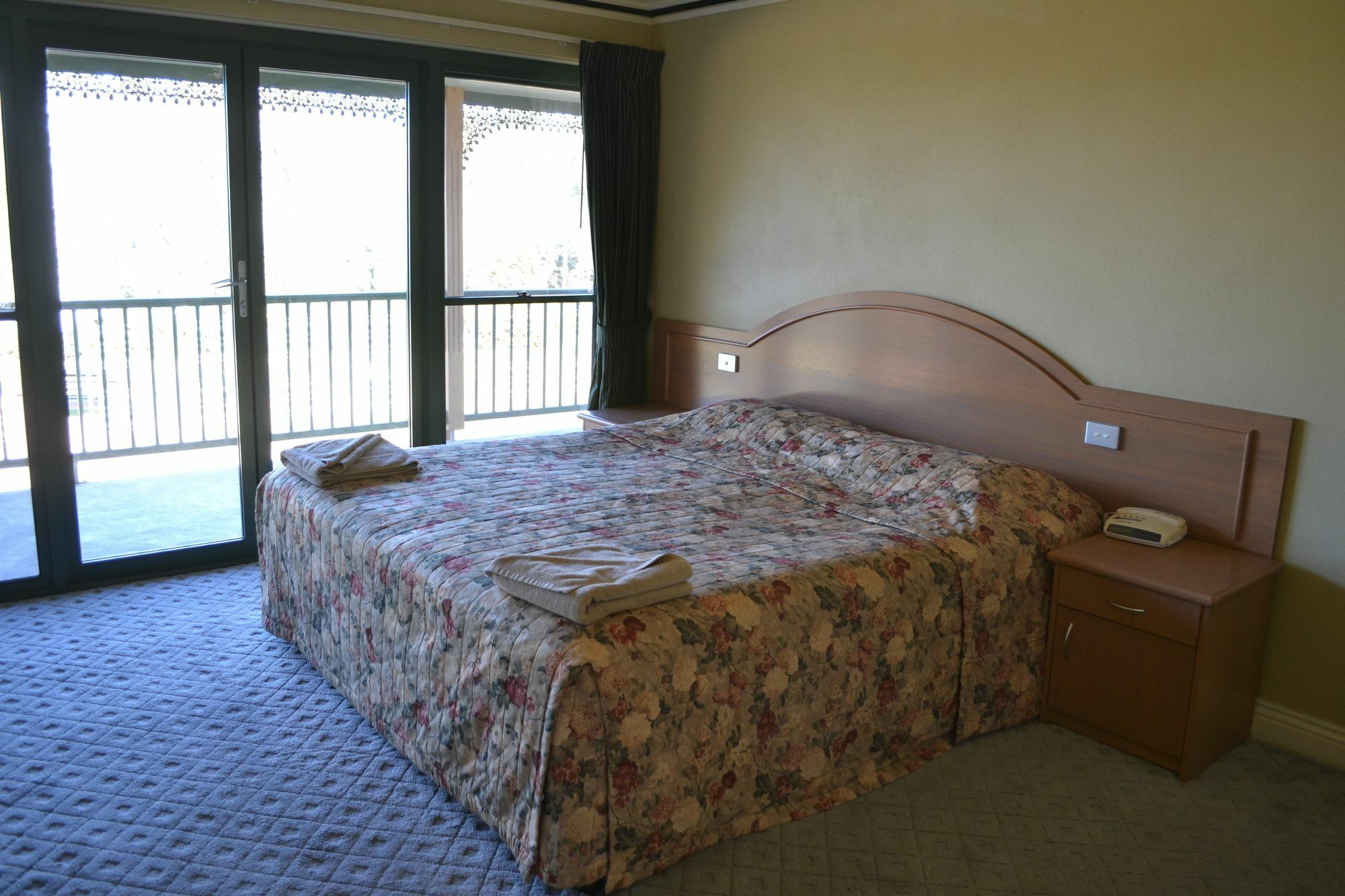 Yarrawonga Mulwala Golf Club Hotel Buitenkant foto A bedroom