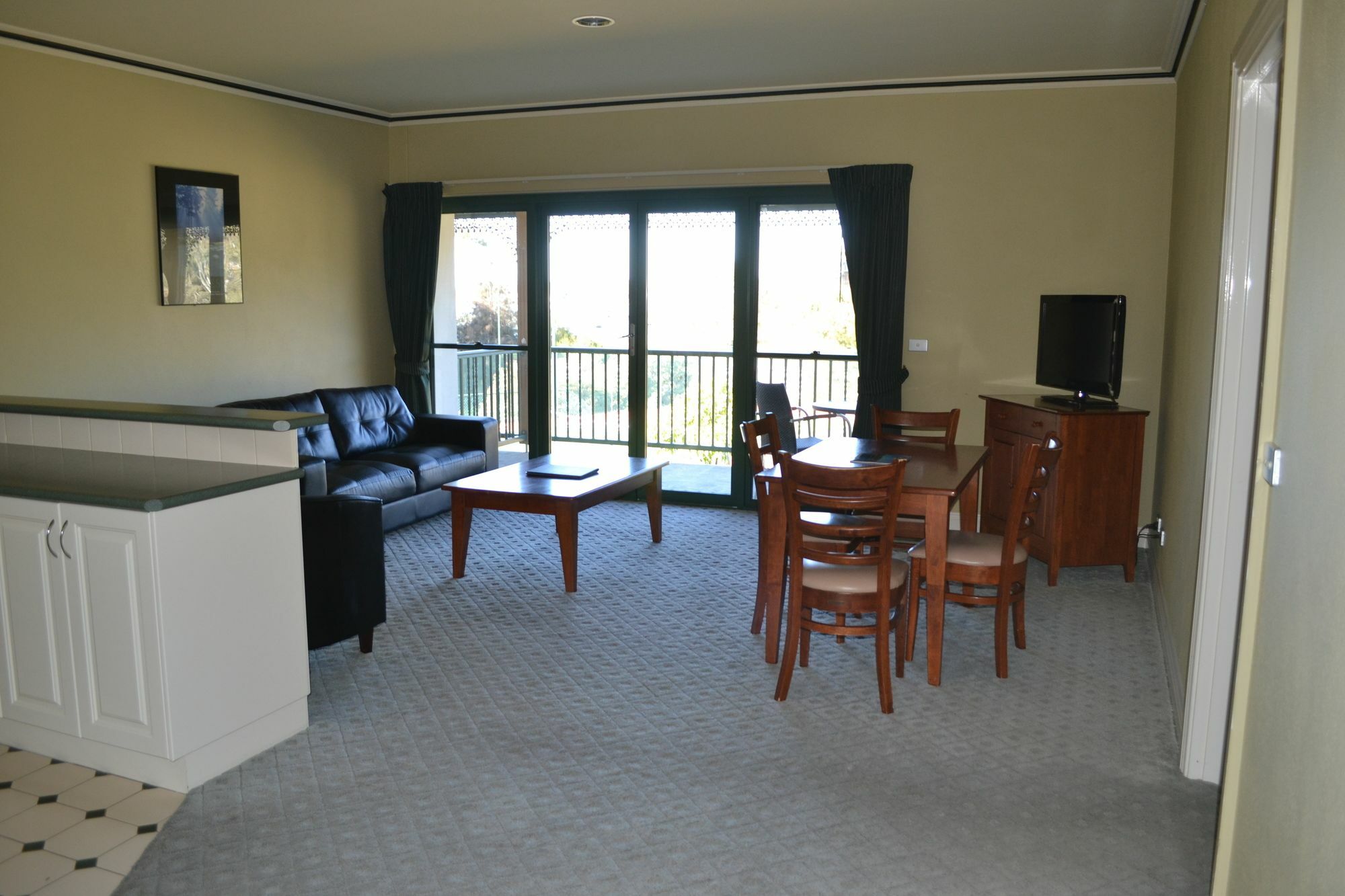 Yarrawonga Mulwala Golf Club Hotel Buitenkant foto A typical apartment at the hotel